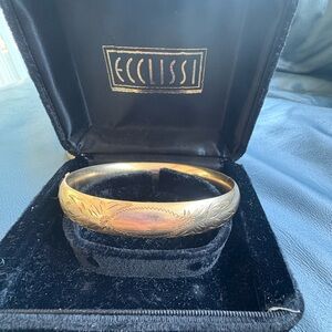 14k gf vintage bangle bracelet .